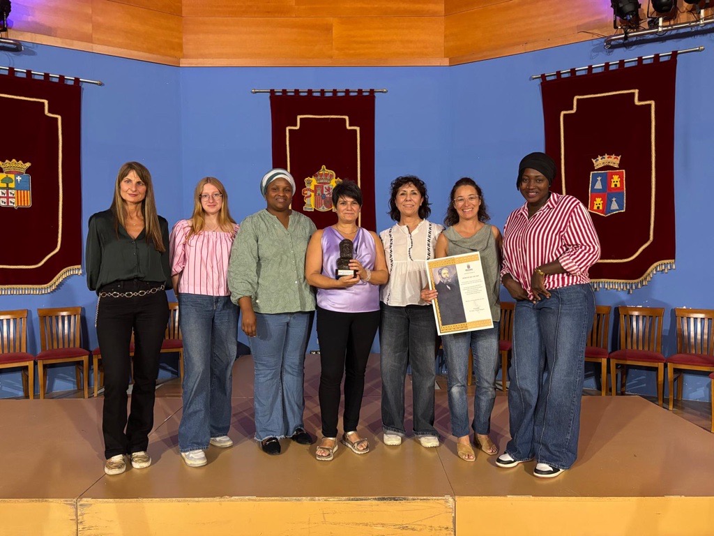 Magalie Pedraza junto al equipo de voluntariado en Huesca y comarcas. Magalie Pedraza junto al equipo de voluntariado en Huesca y comarcas.
