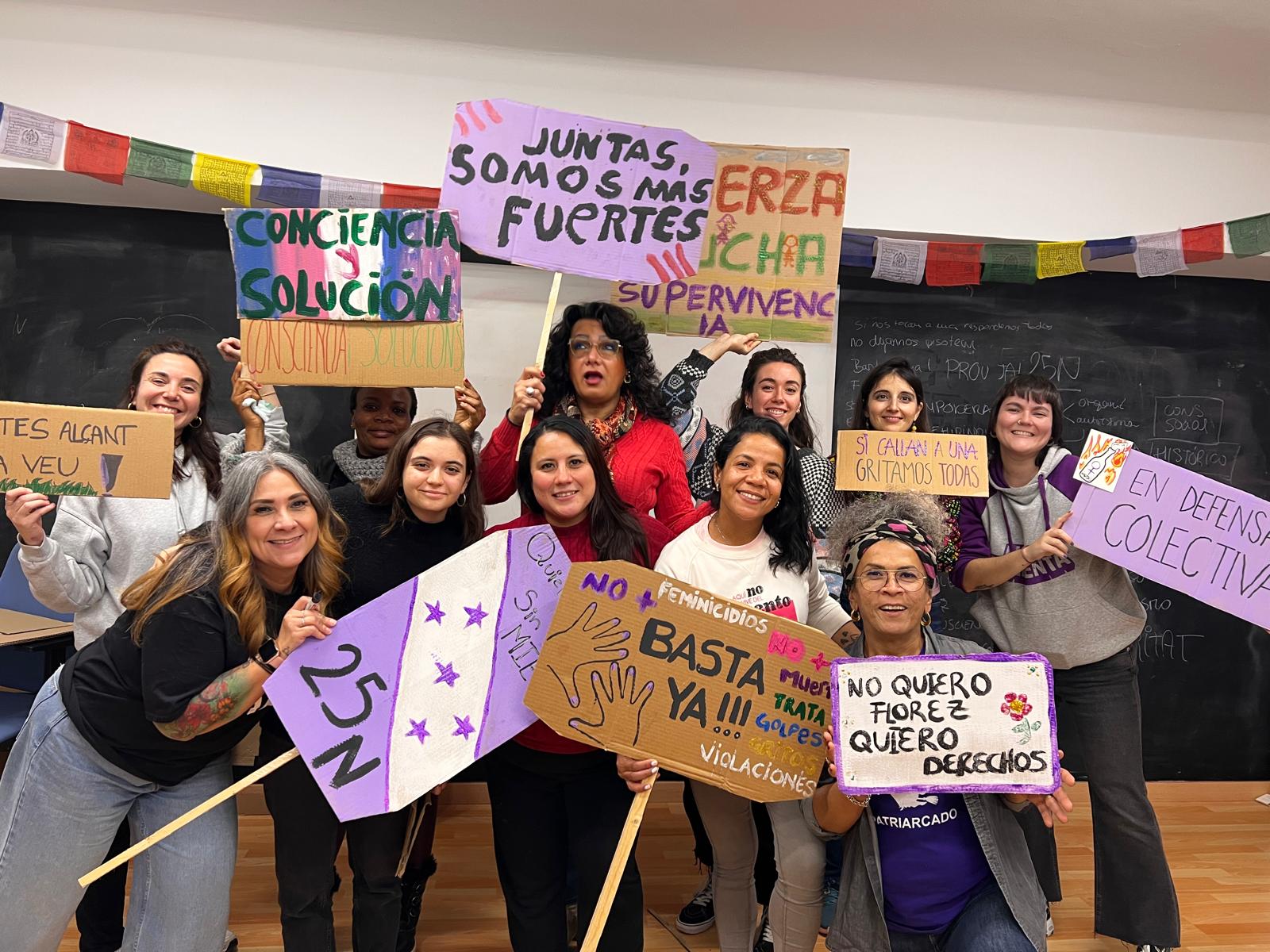 Preparación de pancartas para la manifestación del 25N, Día Internacional de la Eliminación de la Violencia contra la Mujer. Preparación de pancartas para la manifestación del 25N, Día Internacional de la Eliminación de la Violencia contra la Mujer.
