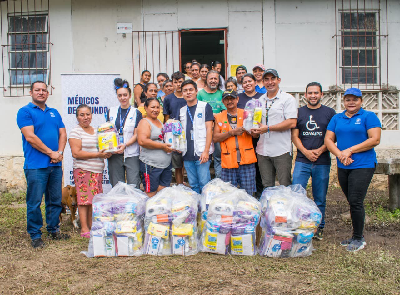 Entrega de kits en albergues tras la emergencia por inundaciones. Entrega de kits en albergues tras la emergencia por inundaciones.